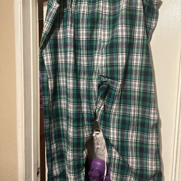 NWOT Green and White Plaid PJ Bottoms - Picture 2 of 7